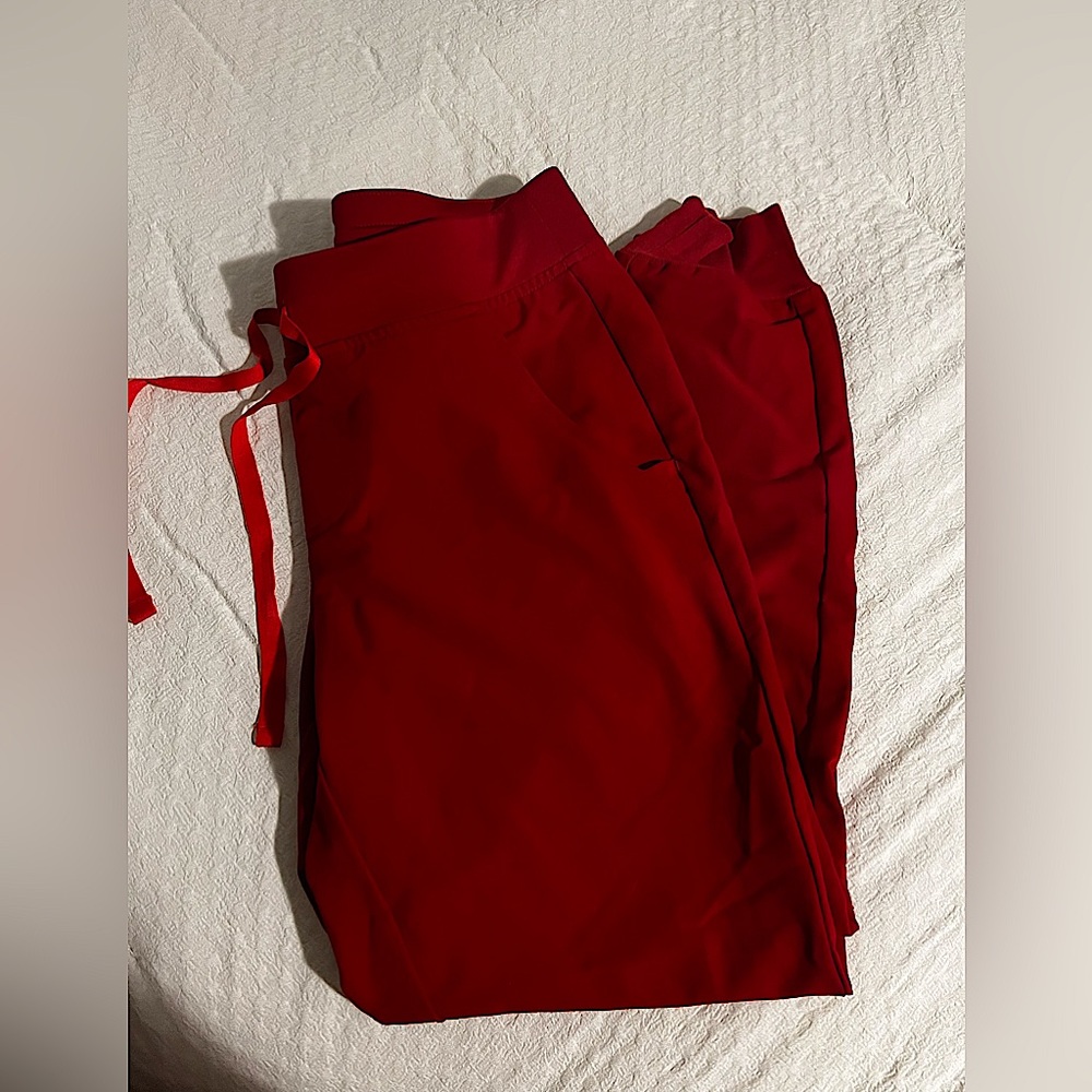 Figs. Winning red. Size small petite. Zamora jogger.